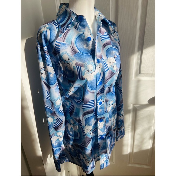 Early 70s Psychedelic Op Art Groovy Blue and Gray Polyester Button Up Shirt - Picture 5 of 7